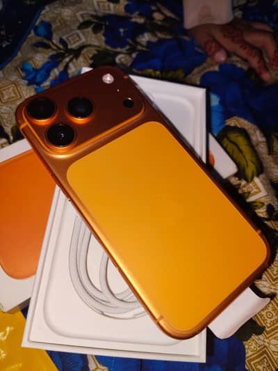 Apple iPhone 17 Pro fu for sell with box and cable