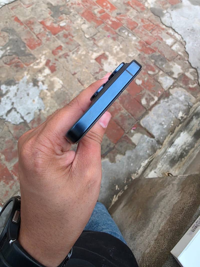 Apple iPhone 15 Pro 0