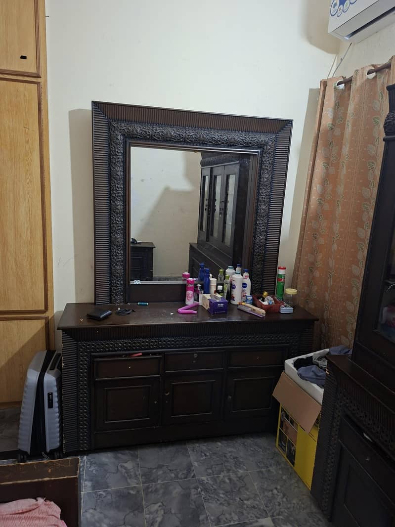 dressing table & bartan almari 2