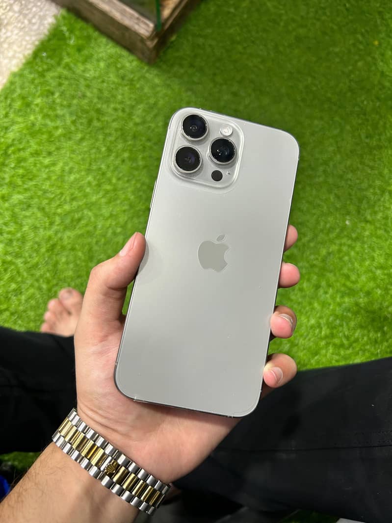 Apple iPhone 16 Pro Max 5