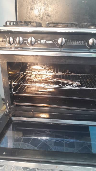 SYFLAME OVEN WITH 5 BURNERS AVAILABLE FOR URGENT SALE!