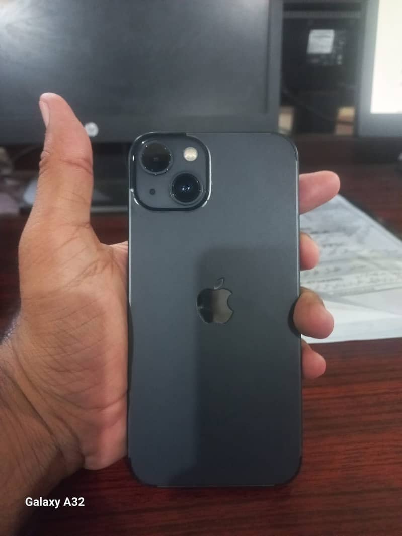 Apple iPhone 13 0