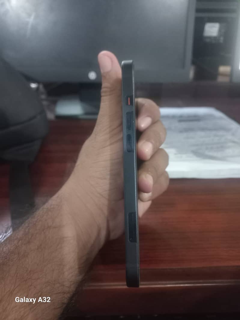 Apple iPhone 13 2