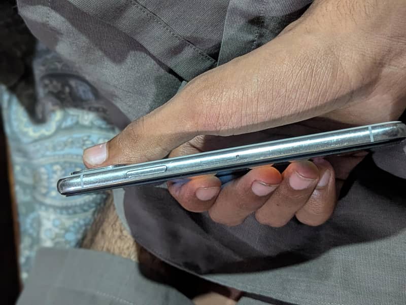Apple iPhone X 3