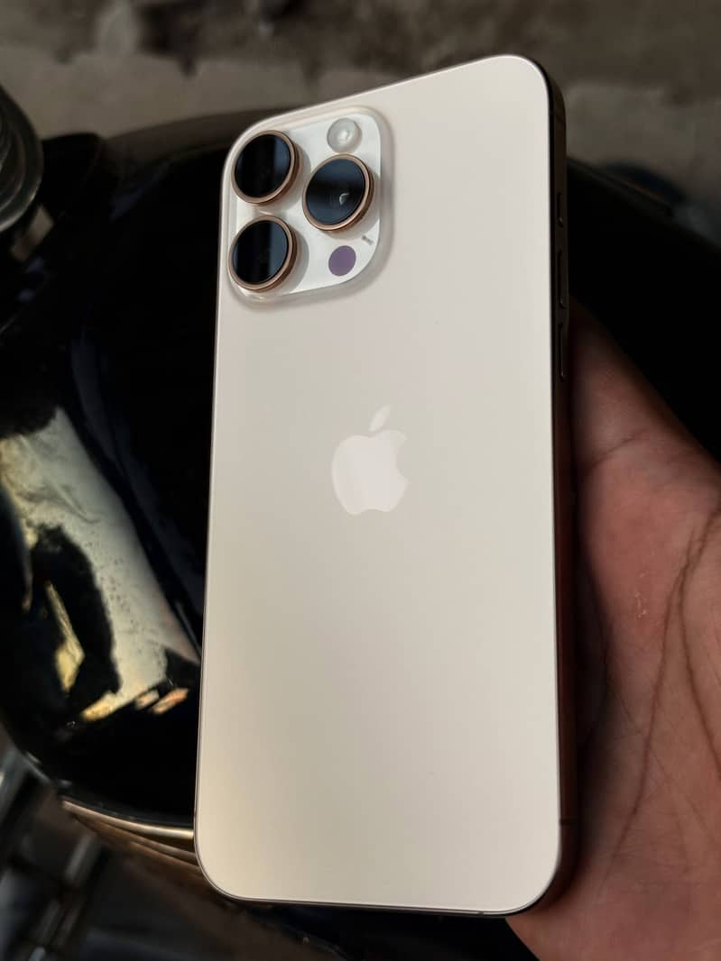 Apple iPhone 16 Pro Max 2