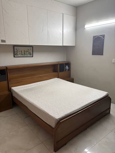 Master Bedset/King Size Bed/Side Tables/Dressing Table/Storage Bed