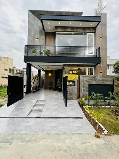 EXCLUSIVE BRAND NEW LUXURY HOUSE FOR SALE IN DHA PHASE 9 TOWN