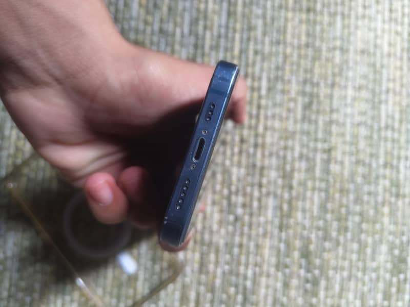 Apple iPhone 13 5