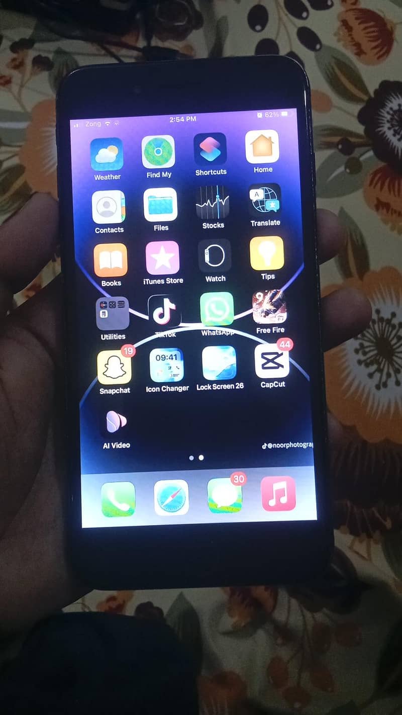 Apple iPhone 7 Plus 0