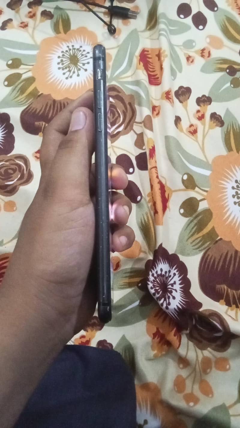 Apple iPhone 7 Plus 1