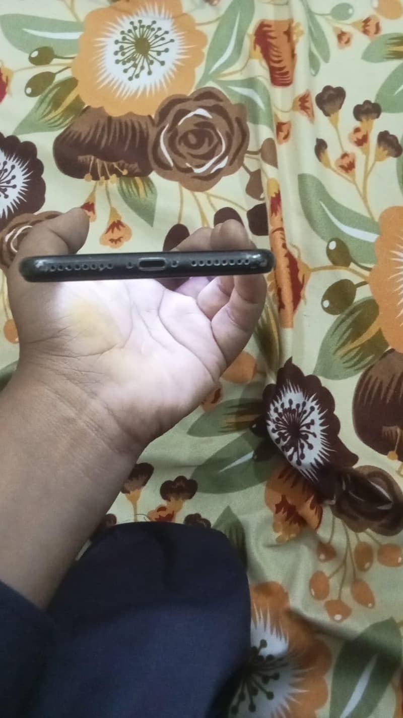 Apple iPhone 7 Plus 4