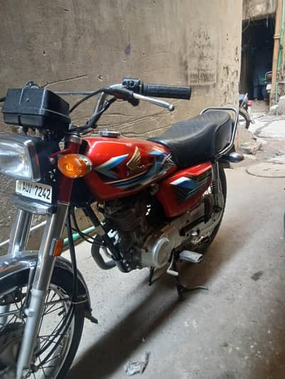 new condition urgent sale Honda 125 . . . 24model