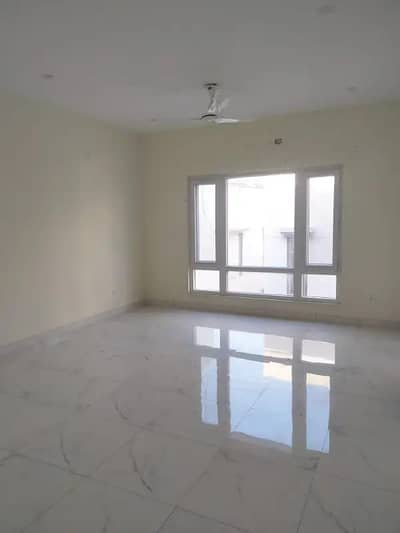 BLOCK 5 VIP LAVISH BUNGALOW FOR RENT 1000 YARD 10 BEDROOM BEST FOR COMMERCIAL USE