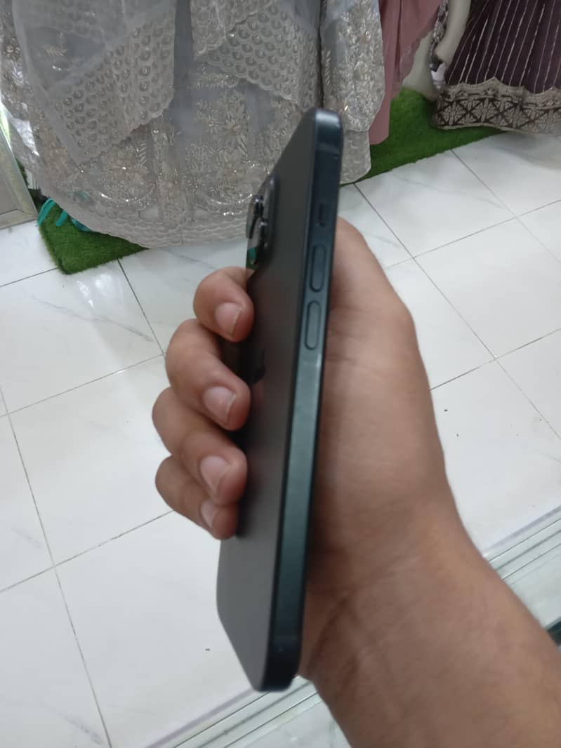 Apple iPhone 15 5