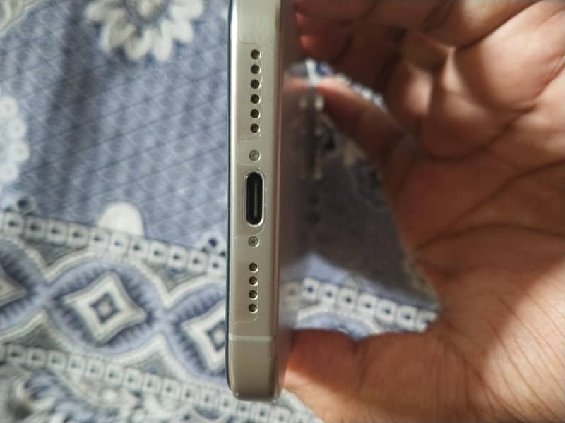 Apple iPhone 15 Pro Max 8