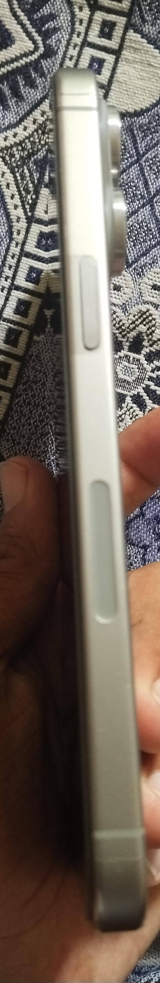 Apple iPhone 15 Pro Max 9