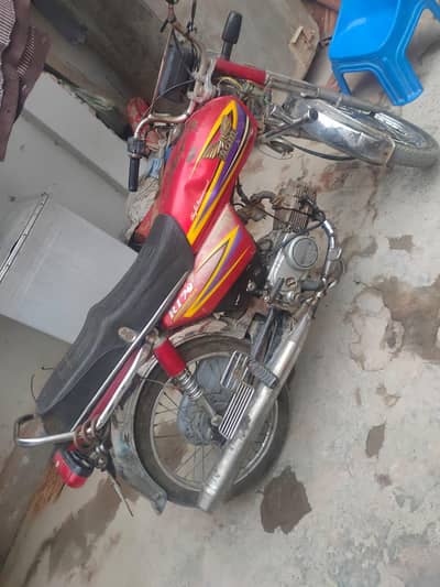 Roohi CD 70cc Model 2016 Red Colour