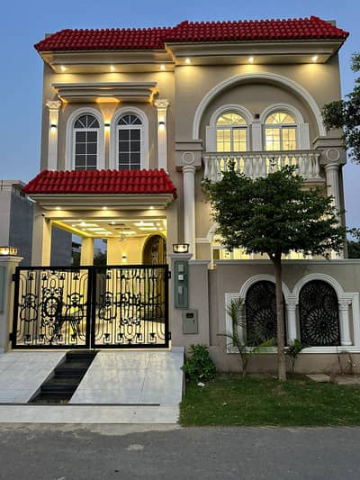 STUNNING DESIGNER HOUSE FOR SALE IN DHA PHASE 9 TOWN