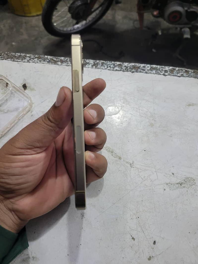 Apple iPhone 12 Pro 3