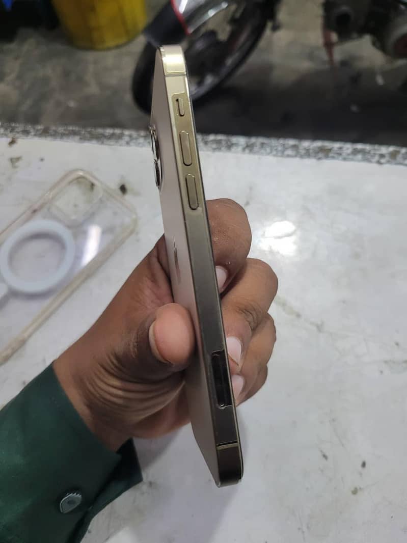 Apple iPhone 12 Pro 4