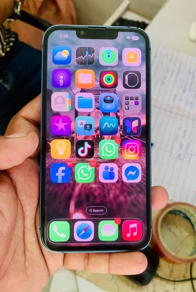 Apple iPhone 13