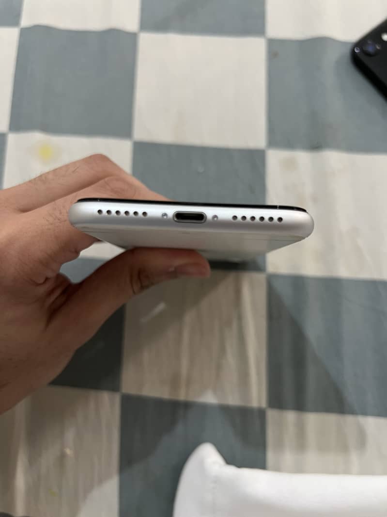 Apple iPhone SE 6