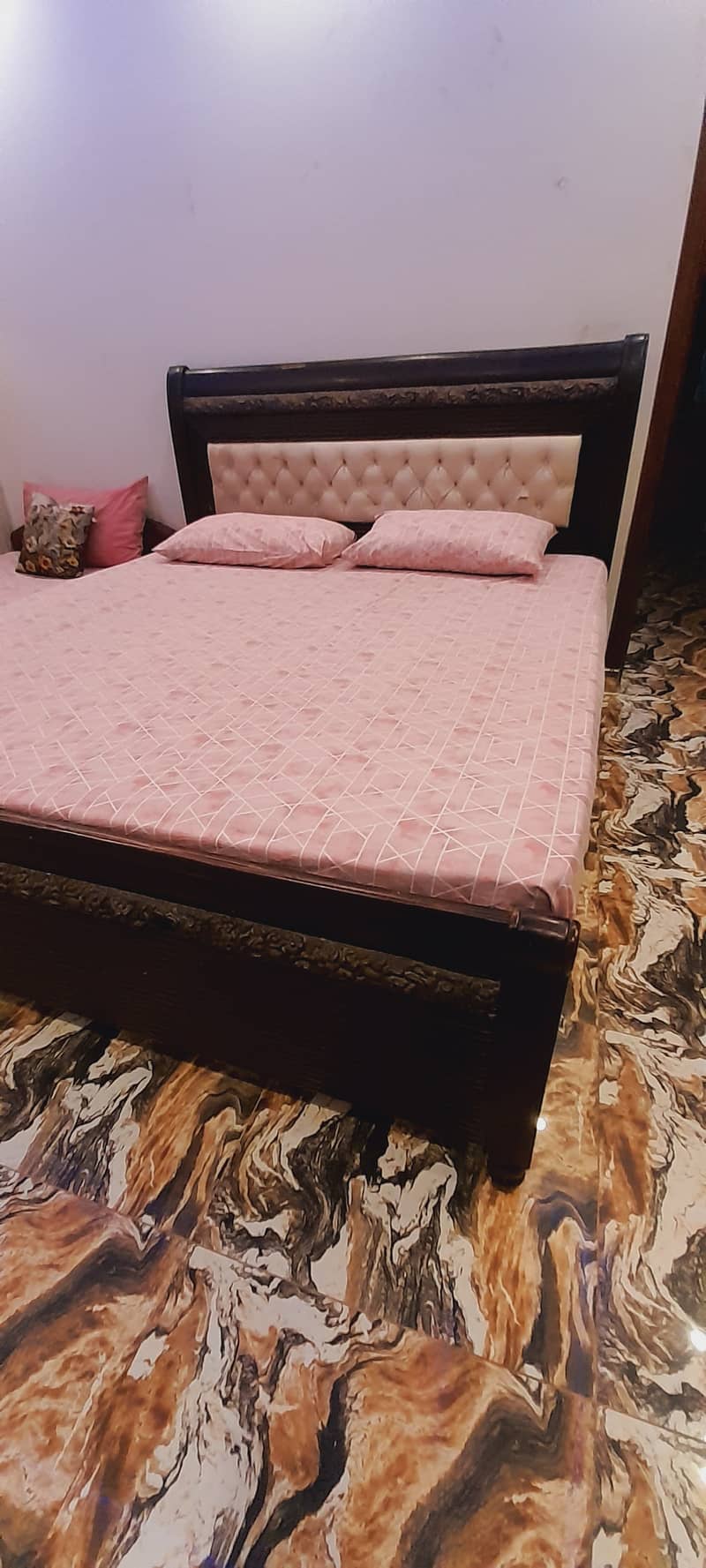 King size bed 2