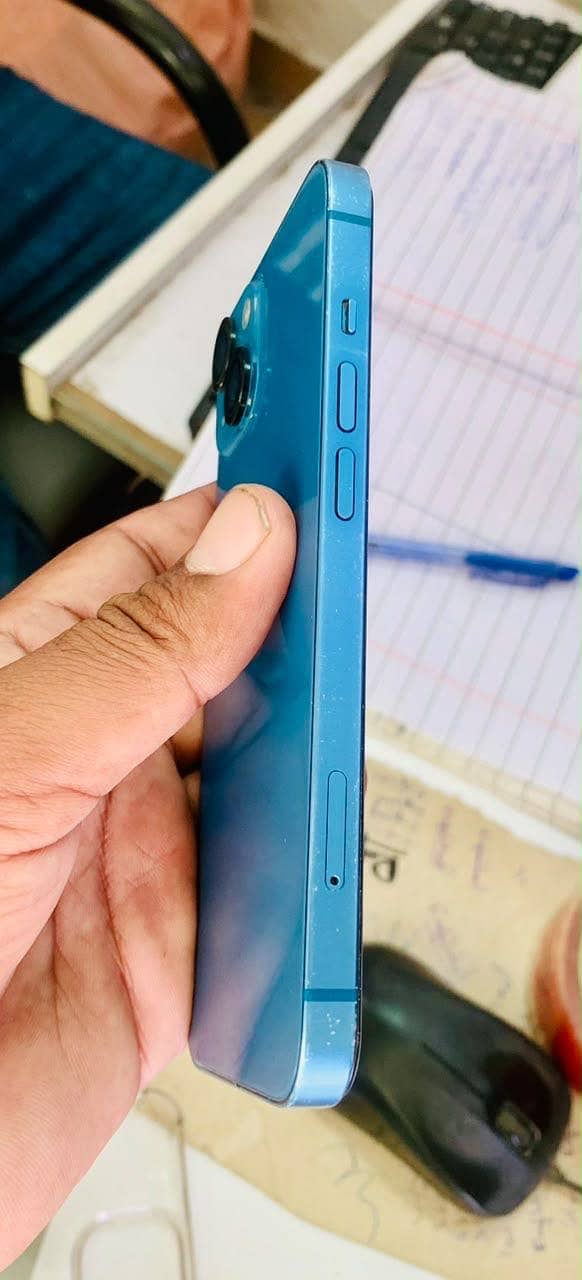 Apple iPhone 13 2