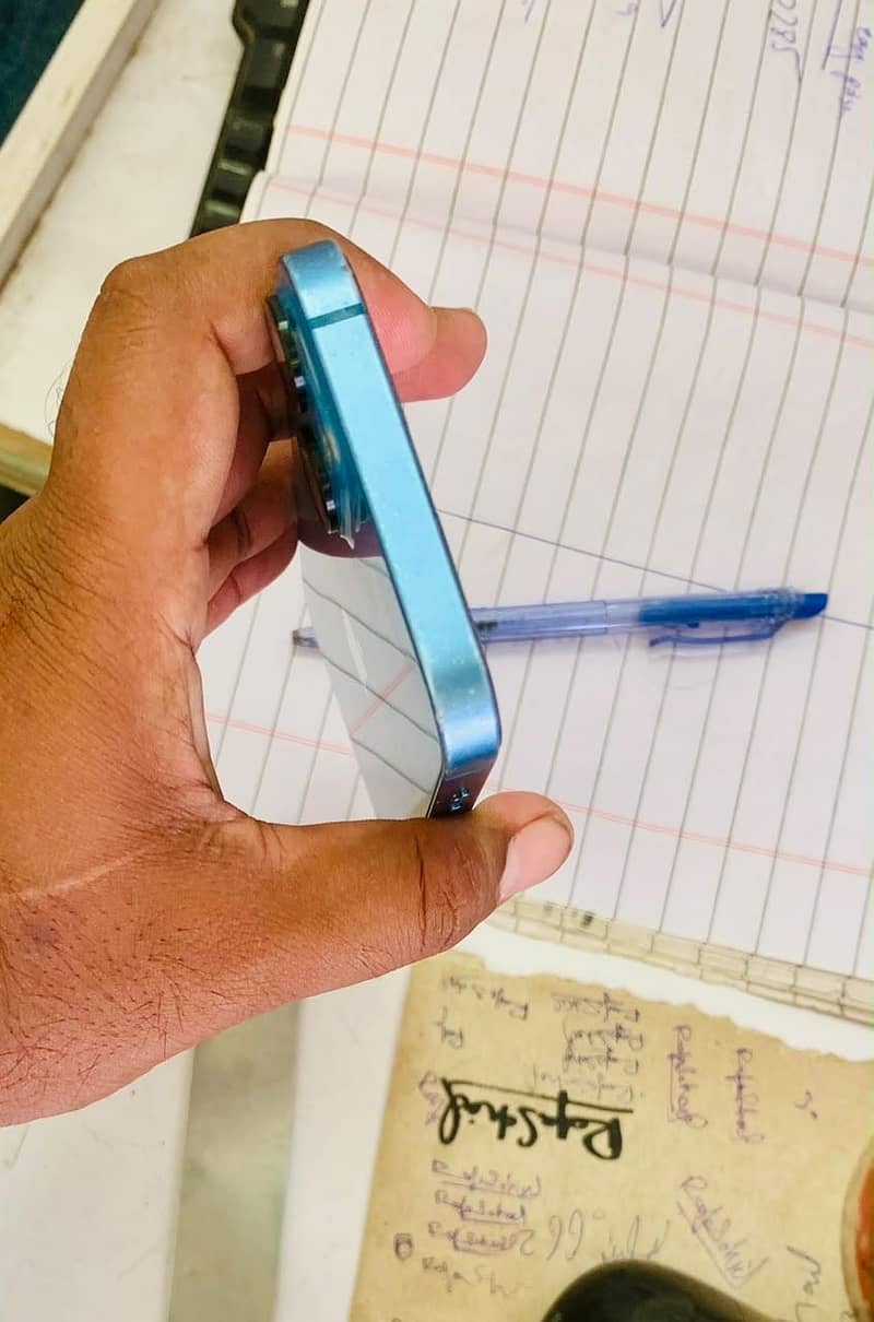 Apple iPhone 13 5