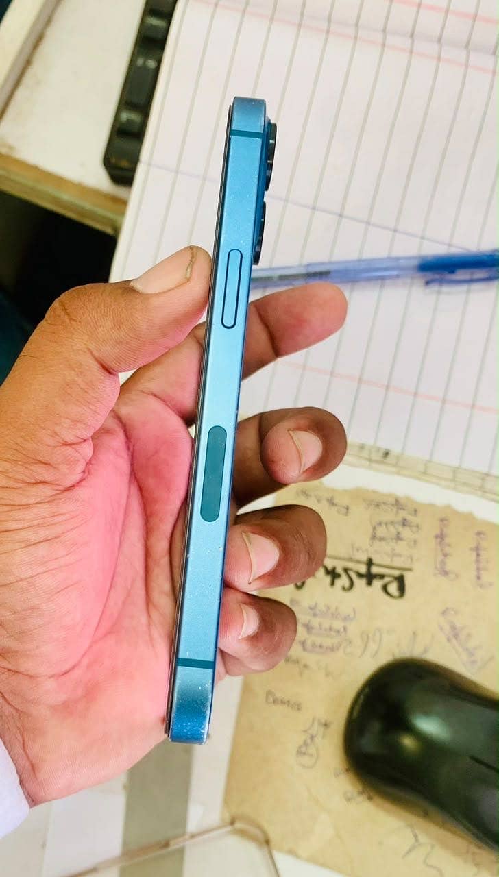 Apple iPhone 13 6