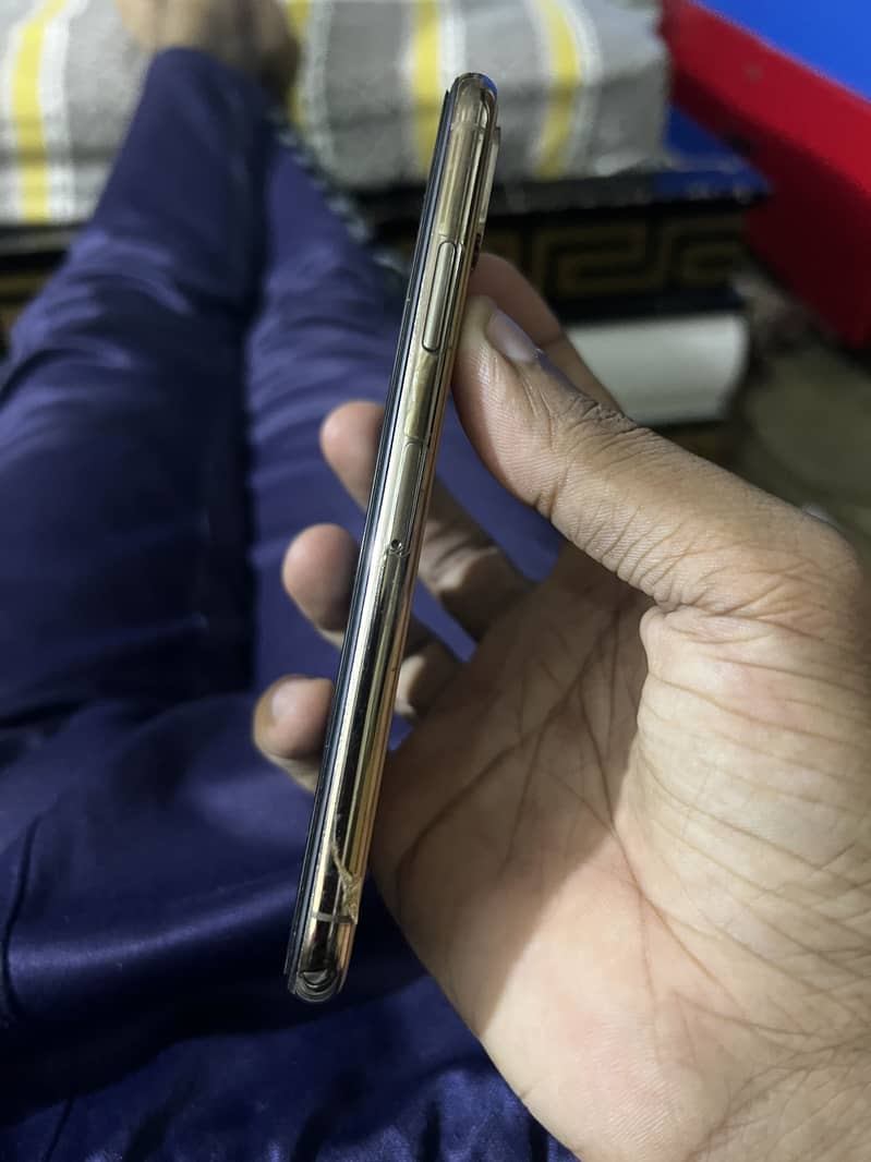 Apple iPhone Xs 0