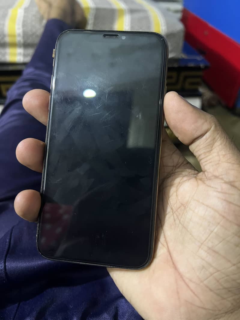 Apple iPhone Xs 2