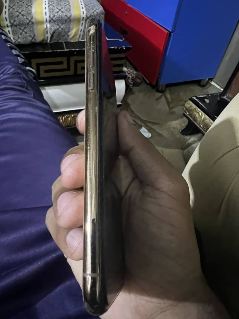 Apple iPhone Xs 3