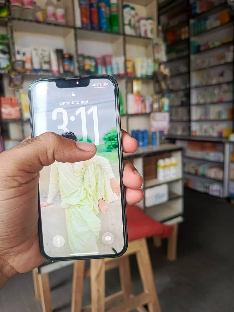 Apple iPhone 13 1