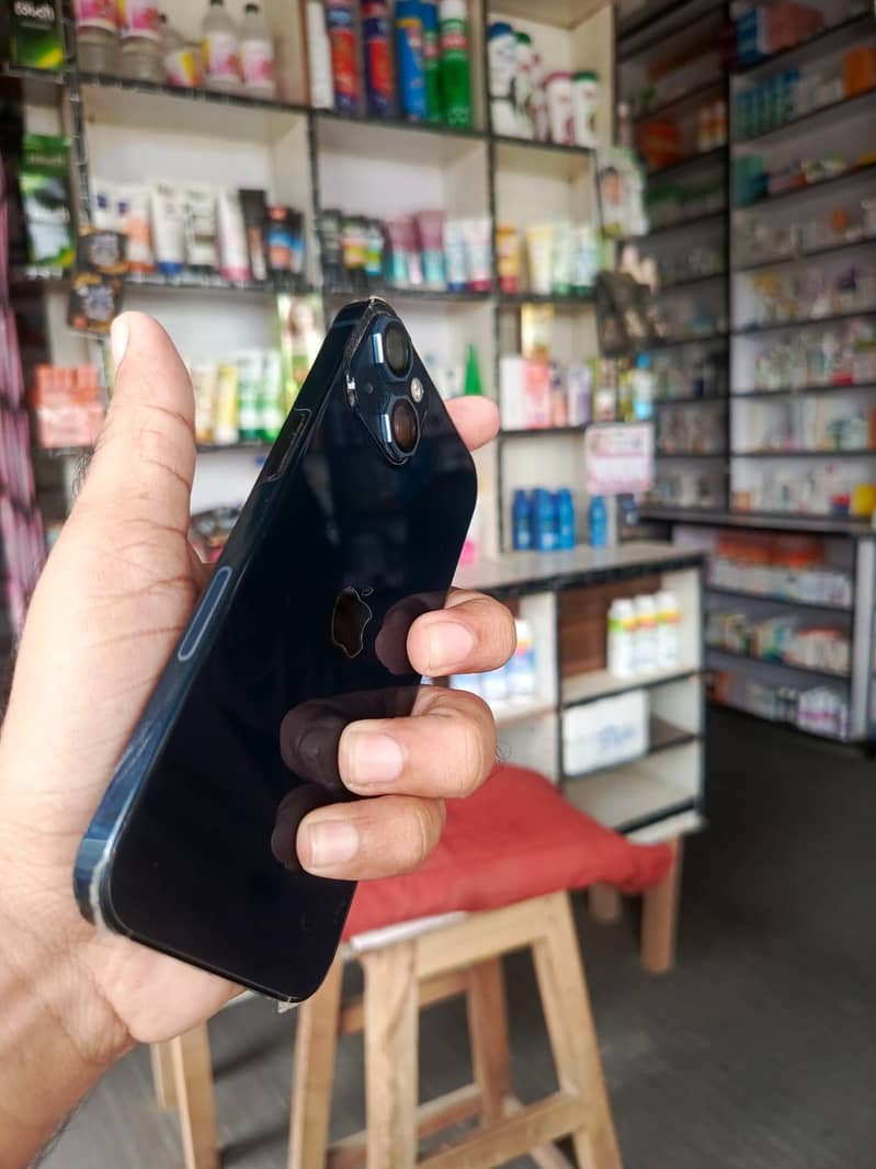 Apple iPhone 13 4