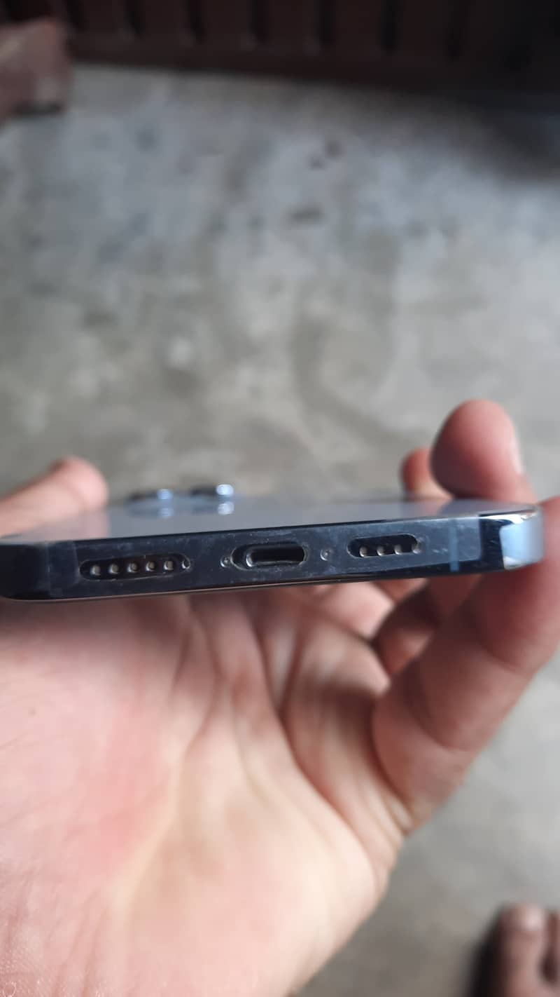 Apple iPhone 13 Pro Max 2