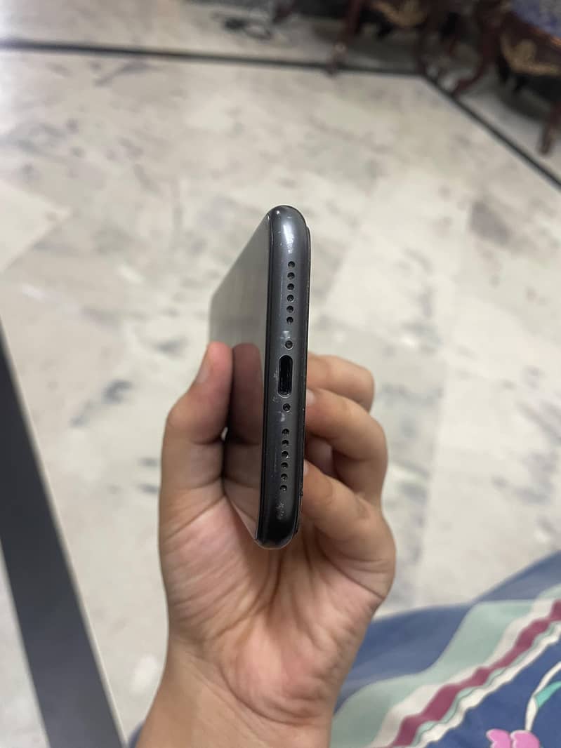 Apple iPhone 11 3