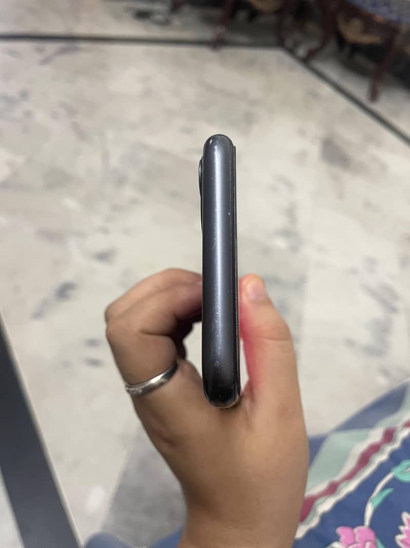 Apple iPhone 11 4