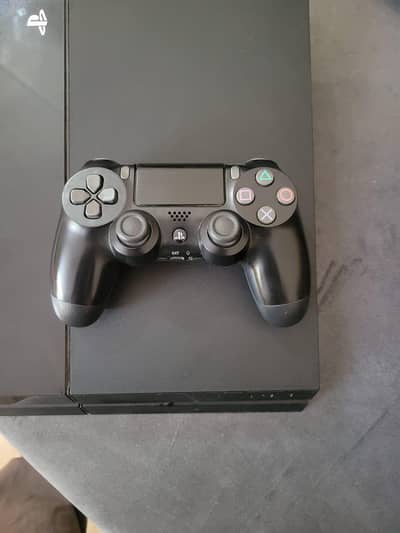 Ps4 with 10 cds