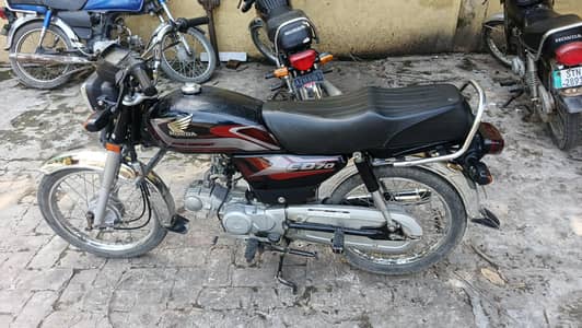 Honda CD-70 Black 2025