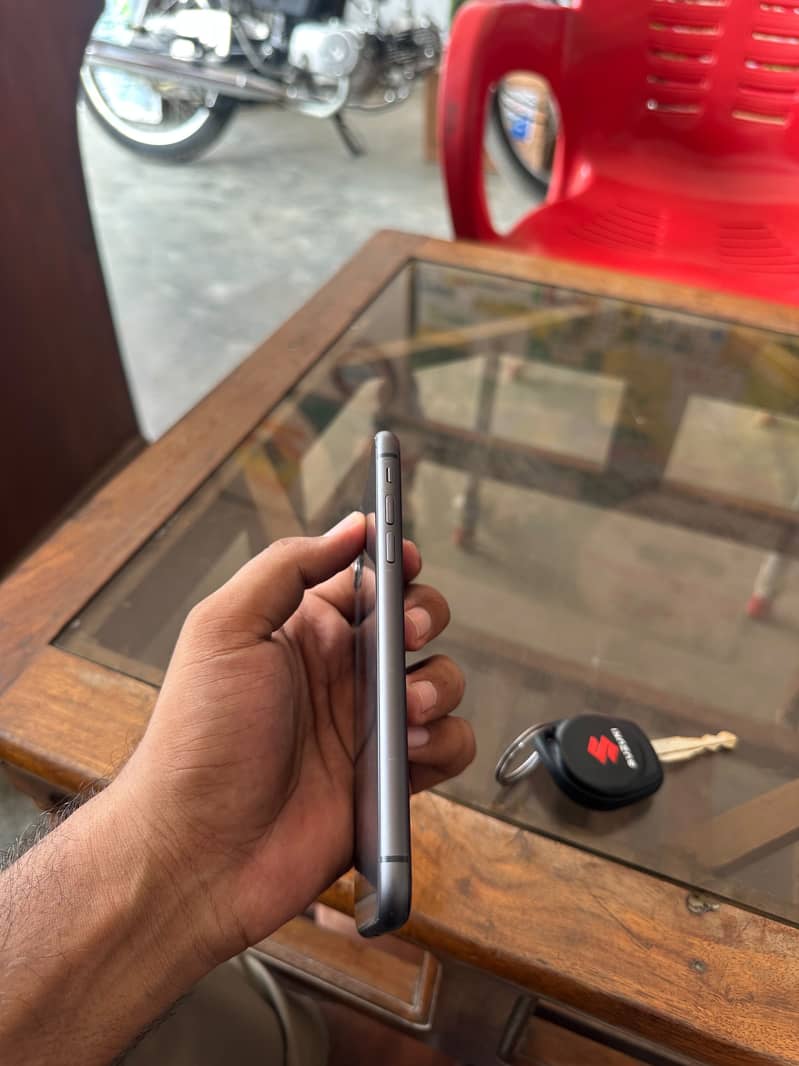 Apple iPhone 11 3