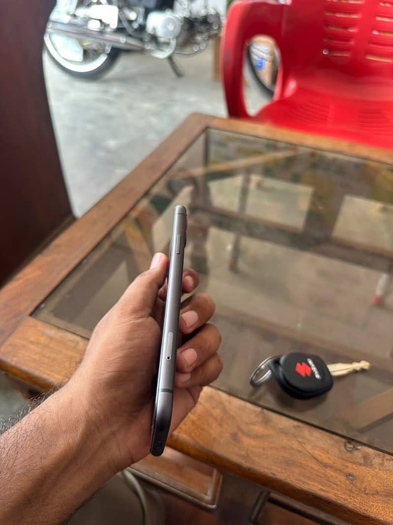 Apple iPhone 11 4