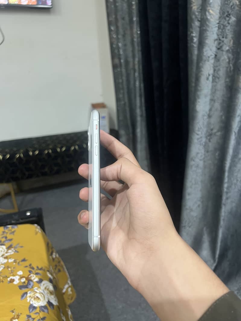 Apple iPhone 11 2