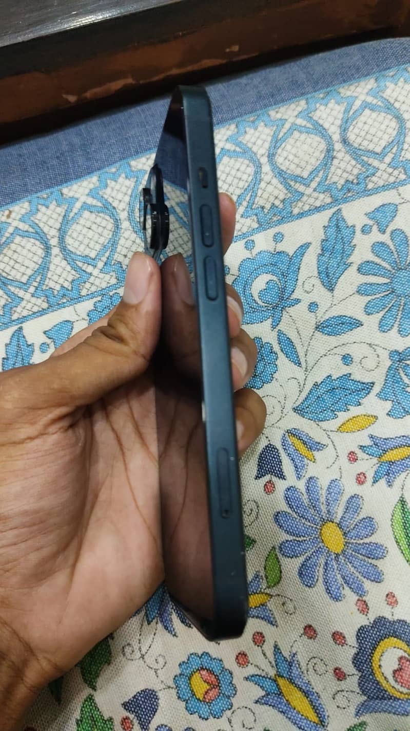 Apple iPhone 13 2