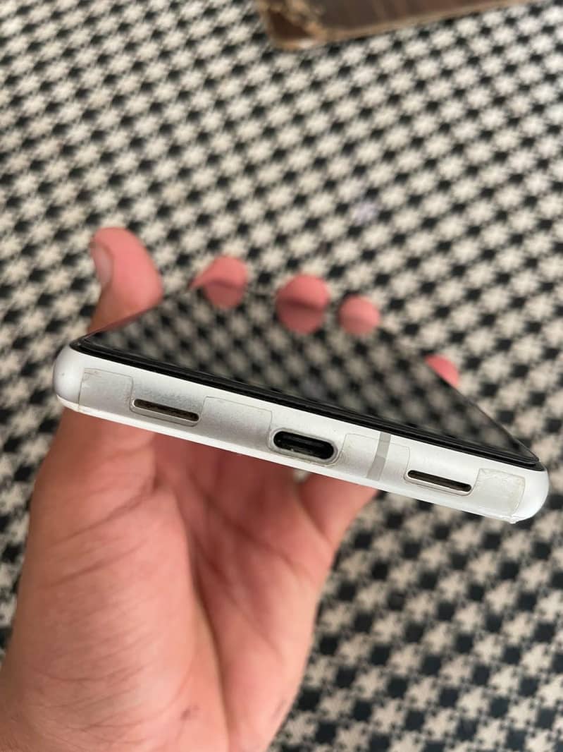 Google Pixel 7a 3