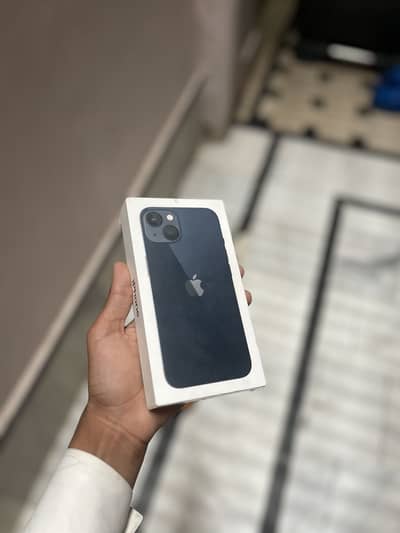 Apple iPhone 13 water pack