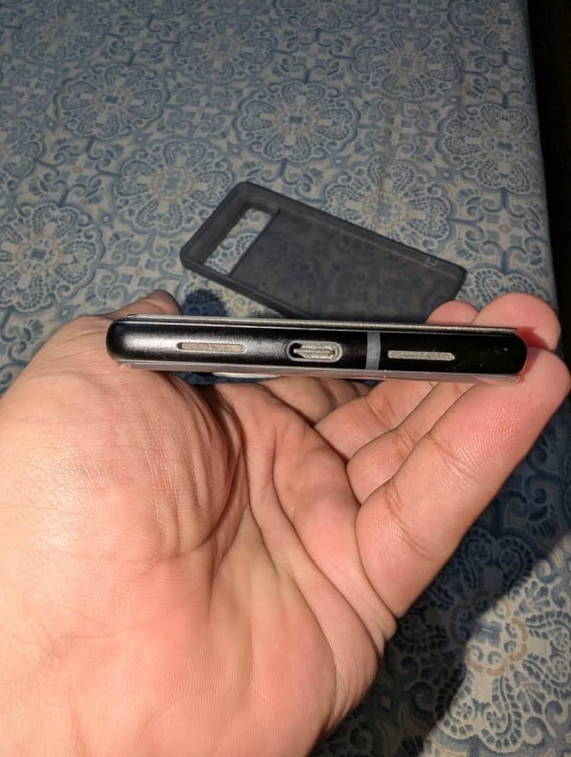 Google Pixel 6 4
