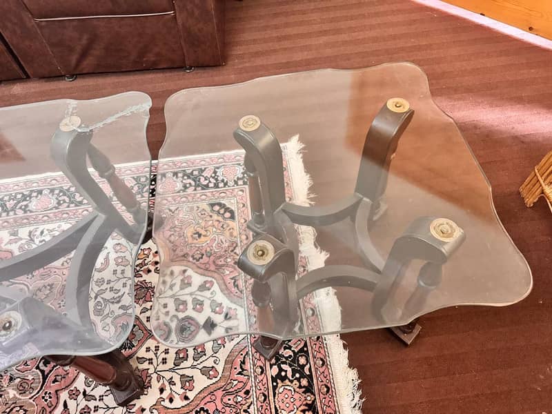 10/10 condtion centre table set 1