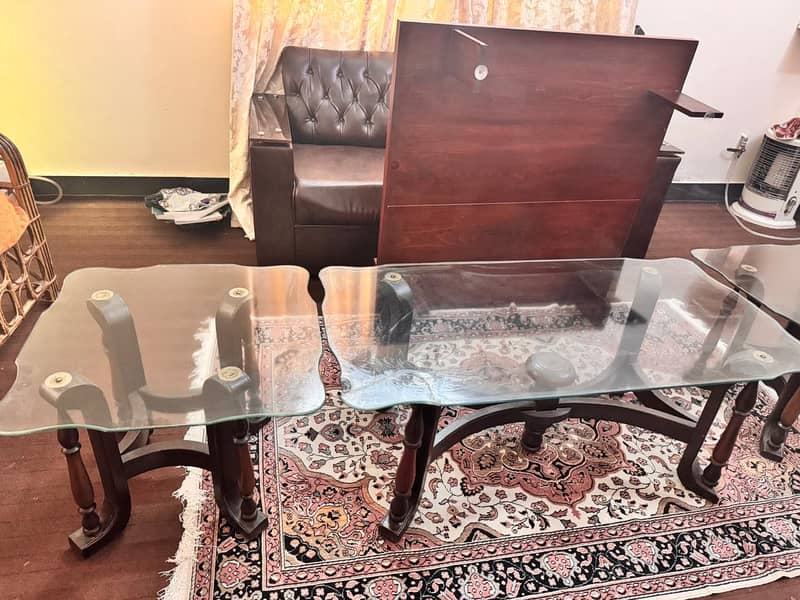 10/10 condtion centre table set 2