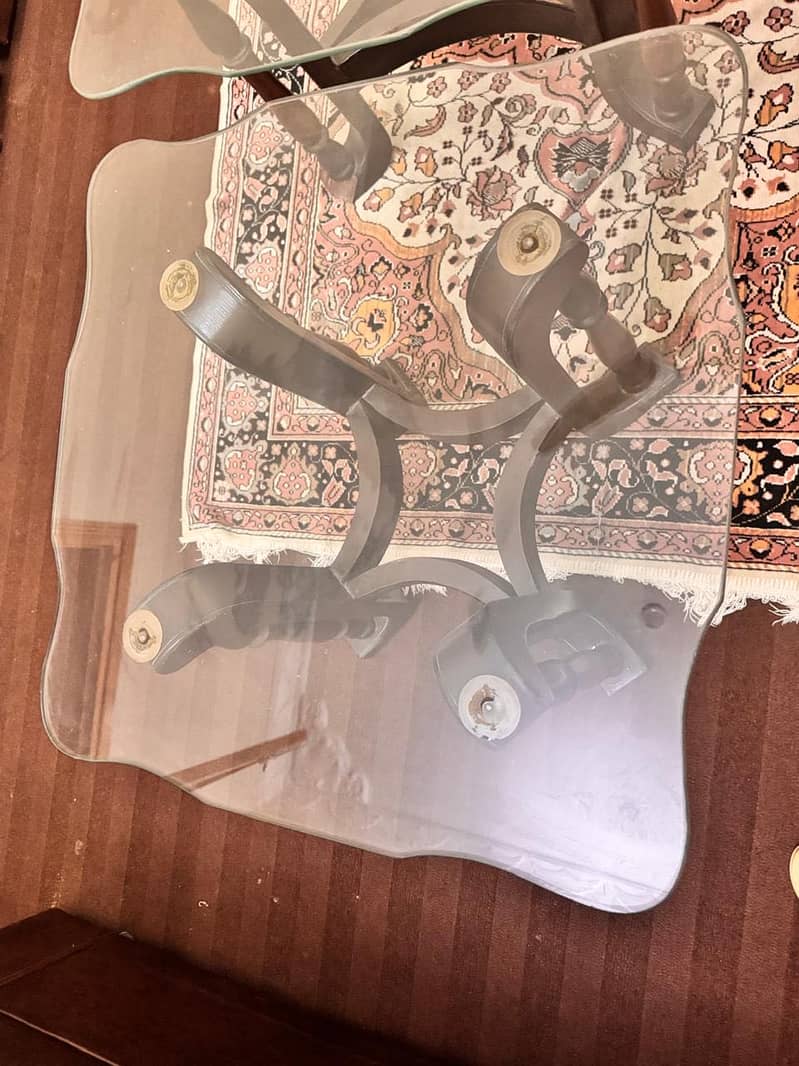 10/10 condtion centre table set 3